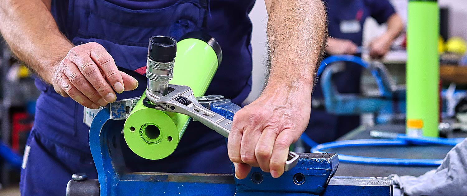Reparatur in eigener Werkstatt Werkstatt – Heidkamp Hebezeuge